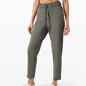 LULULEMON ON THE MOVE STRETCH HIGH RISE PANT Size 2 Minimalist Contemporary
